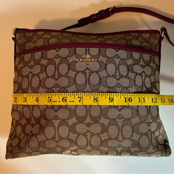 Vintage | Coach | Large Signature C Crossbody File Bag | Brown/Maroon - Picture 11 of 13